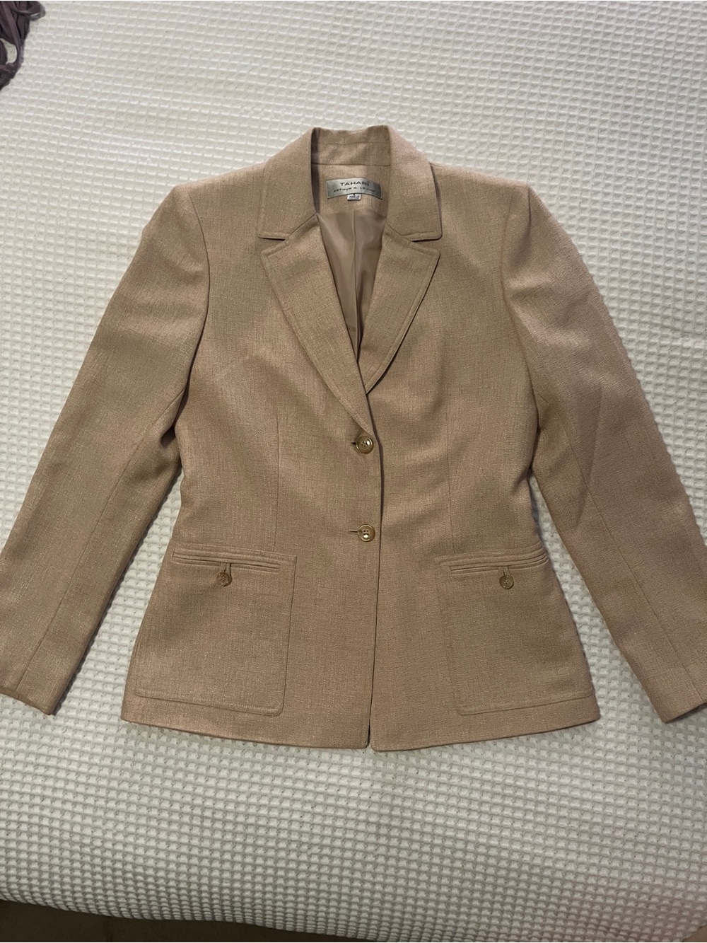 Tahari fully lined suit, NWOT, size 6